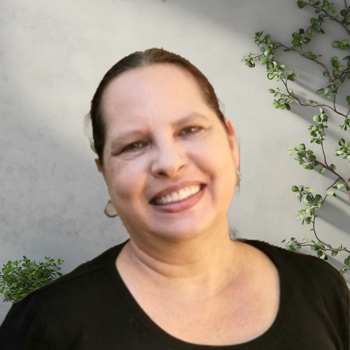 Headshot of Karen Freud, Registered Psychotherapist and Registered Art Therapist.